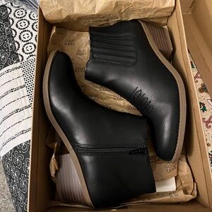 Ankle booties